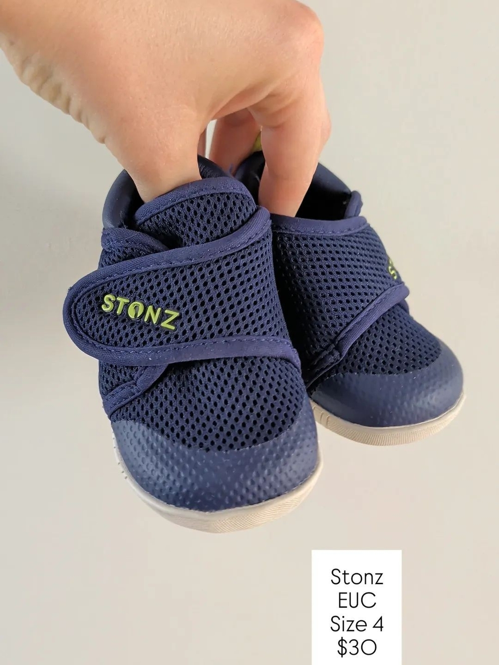 Stonz Size 4 Navy Mesh Baby Shoes with Lime Logo